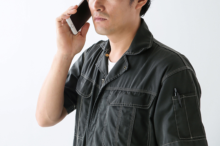 hombre en el telefono